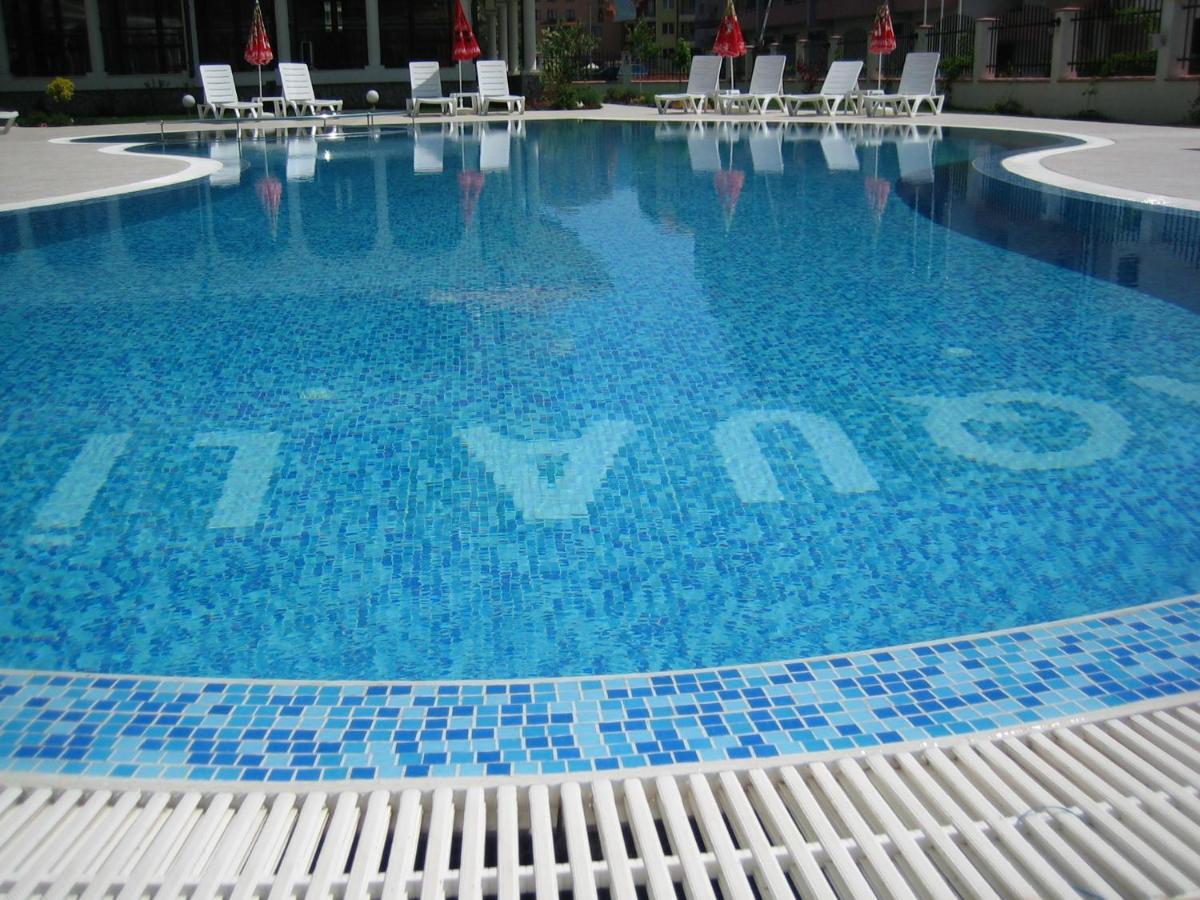 סאני ביץ' Chateau Del Mar Holiday Apartments מראה חיצוני תמונה